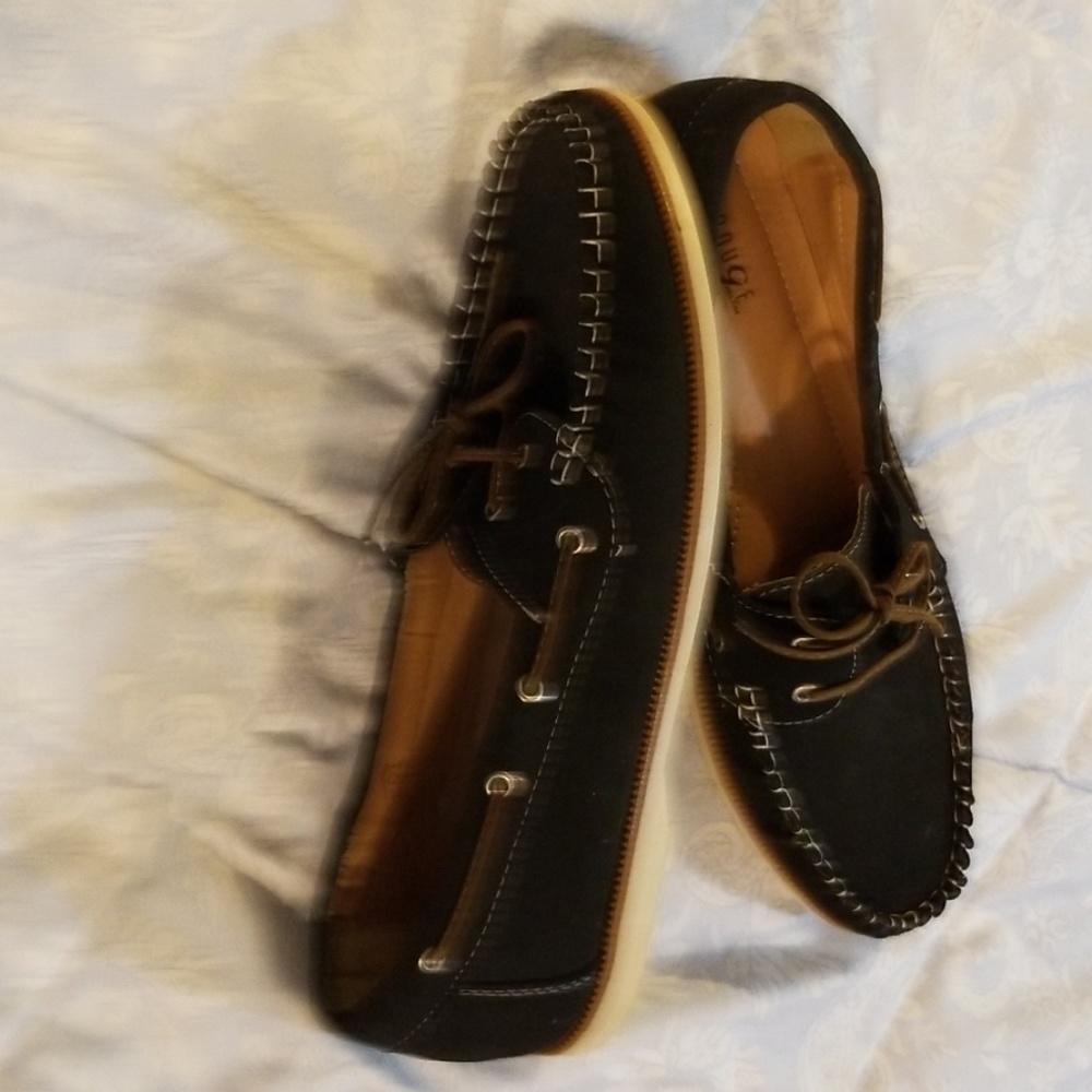Shoes - Picture 4 of 5